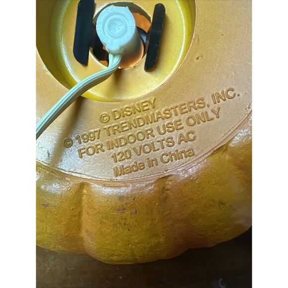 Disney Trendmaster 1997 Mickey Mouse Vampire Jack O Lantern Lighted Pumpkin - Picture 7 of 8